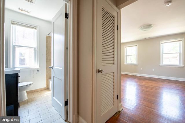 2241 40TH PL NW, Washington, DC 20007