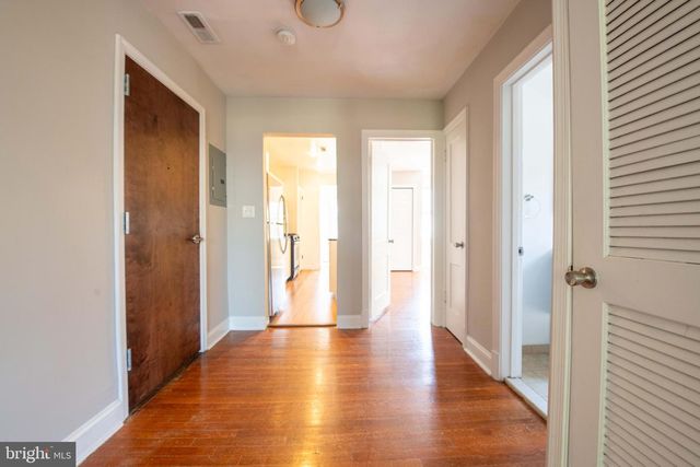 2241 40TH PL NW, Washington, DC 20007