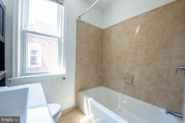 2241 40TH PL NW, Washington, DC 20007