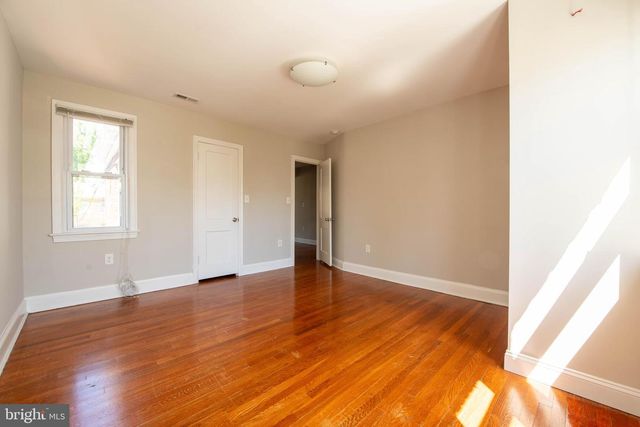 2241 40TH PL NW, Washington, DC 20007