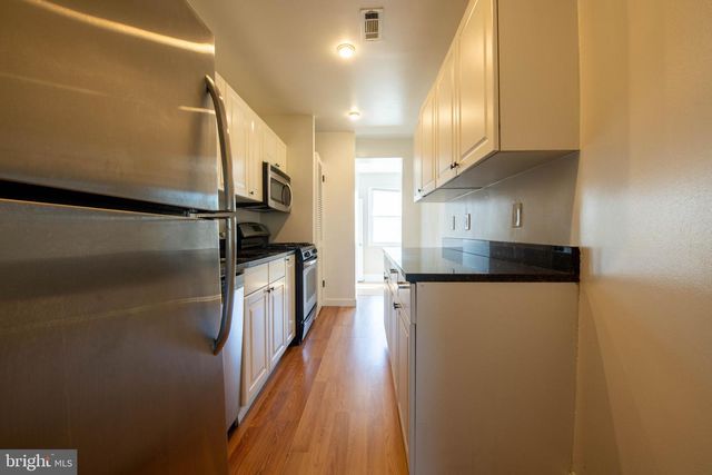 2241 40TH PL NW, Washington, DC 20007