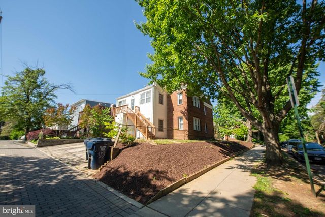 2241 40TH PL NW, Washington, DC 20007
