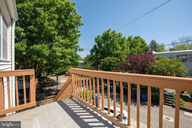 2241 40TH PL NW, Washington, DC 20007