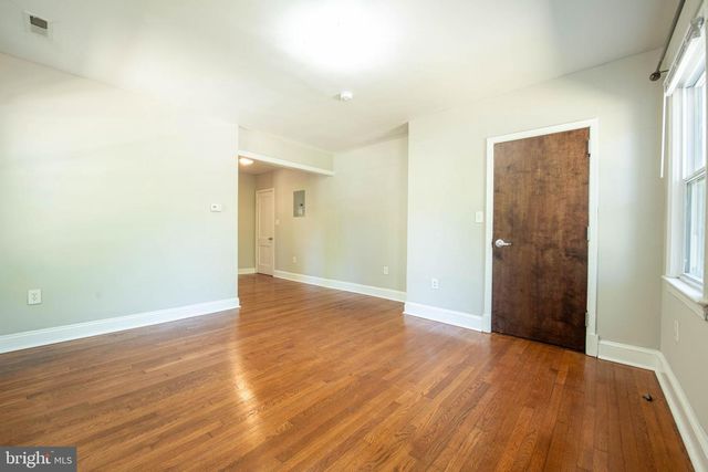 2241 40TH PL NW, Washington, DC 20007