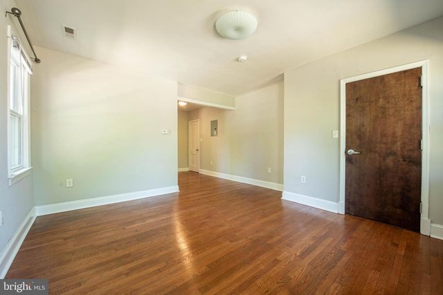 2241 40TH PL NW, Washington, DC 20007