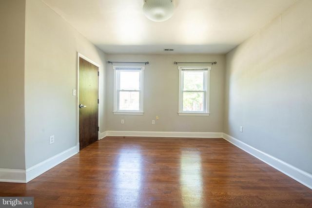 2241 40TH PL NW, Washington, DC 20007