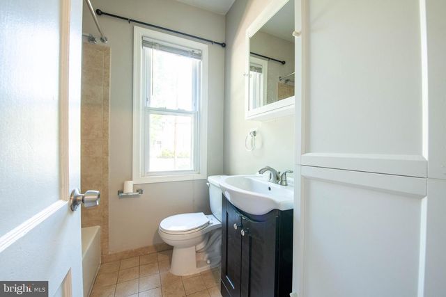2241 40TH PL NW, Washington, DC 20007