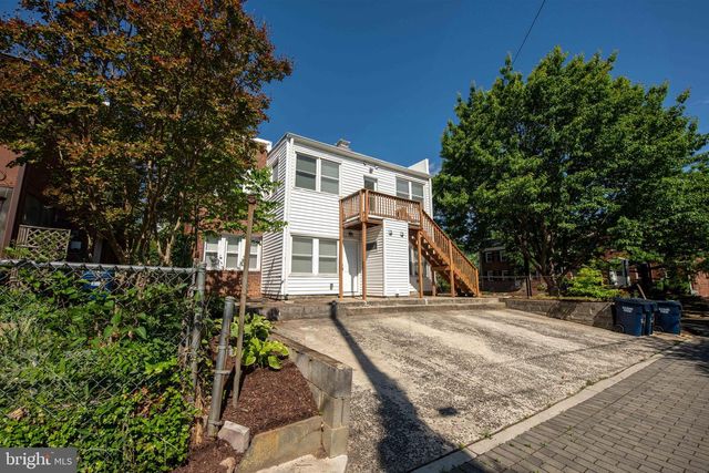 2241 40TH PL NW, Washington, DC 20007