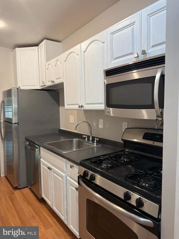 2241 40TH PL NW, Washington, DC 20007