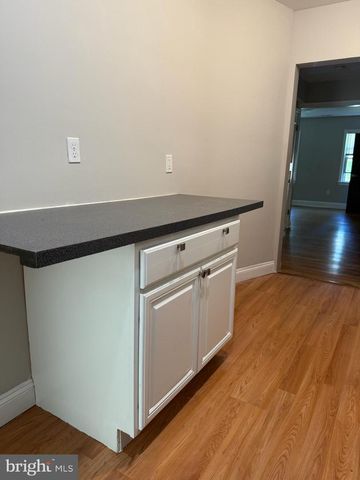 2241 40TH PL NW, Washington, DC 20007