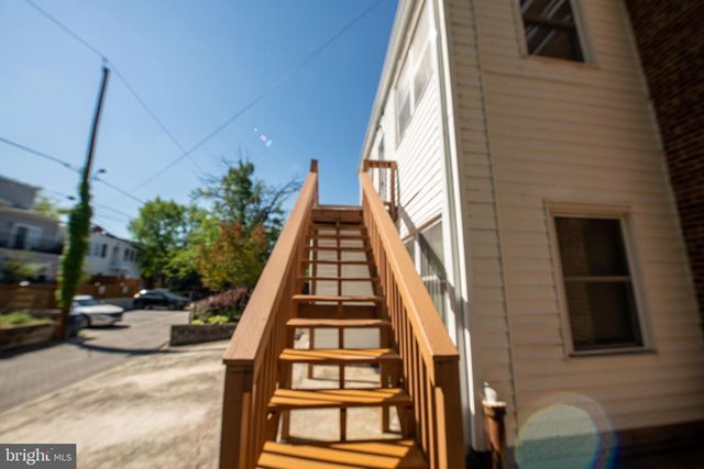 2241 40TH PL NW, Washington, DC 20007