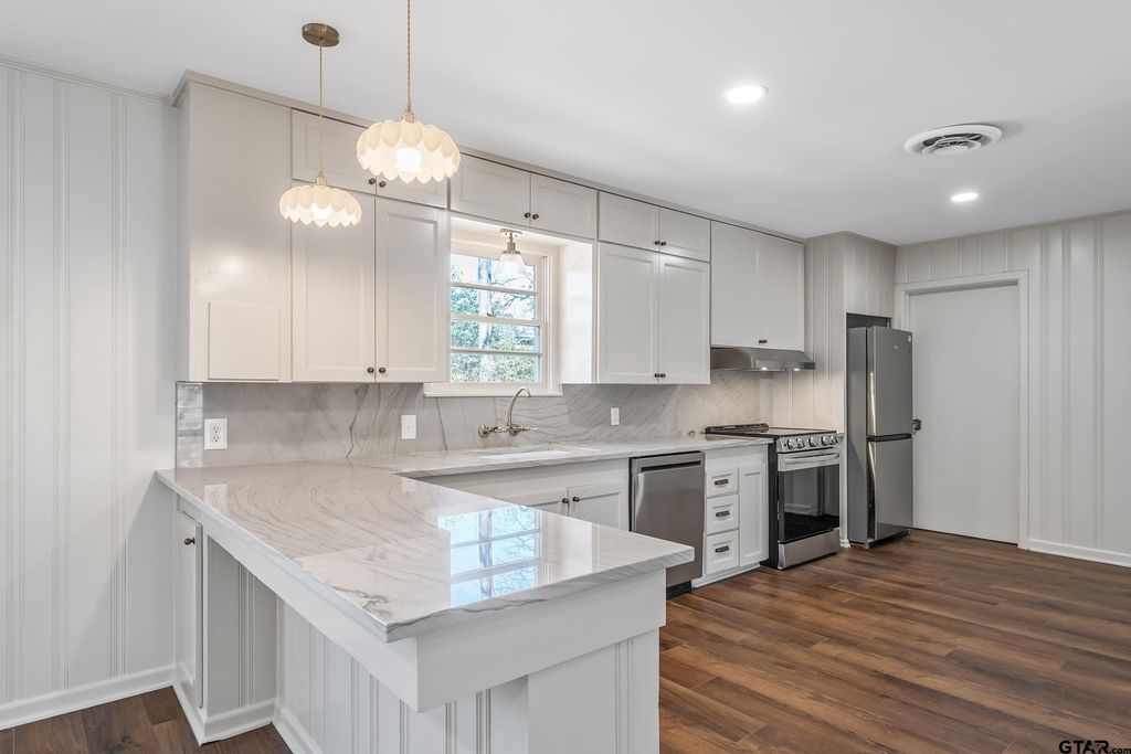 4211 Birdwell, Tyler, TX 75703