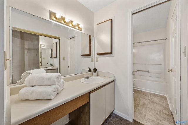 1155 Old Monrovia Road 9-D, Huntsville, AL 35806