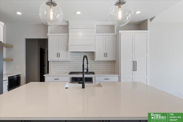 5709 N 198th Street, Omaha, NE 68022