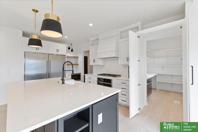 5709 N 198th Street, Omaha, NE 68022