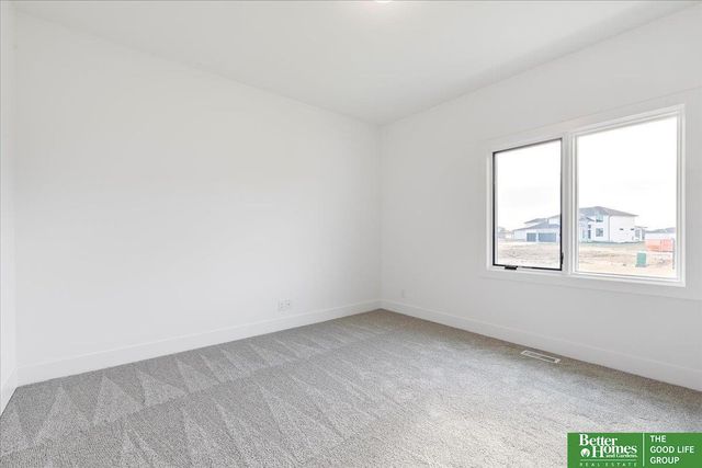 5709 N 198th Street, Omaha, NE 68022