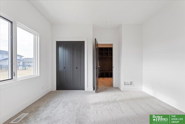 5709 N 198th Street, Omaha, NE 68022