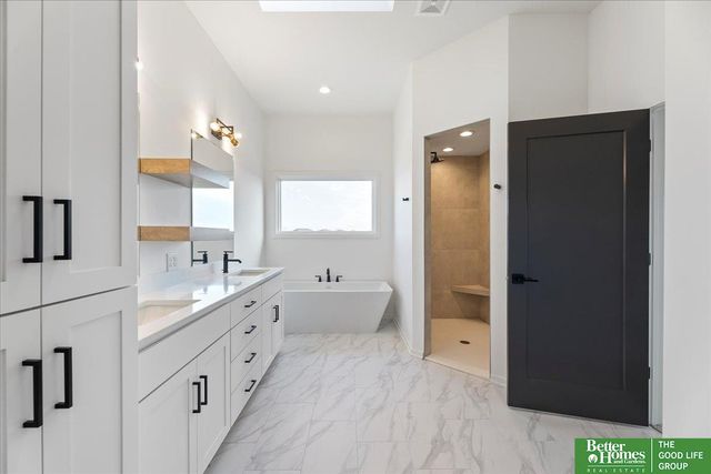 5709 N 198th Street, Omaha, NE 68022