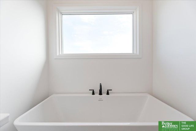 5709 N 198th Street, Omaha, NE 68022