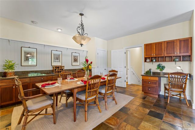 160 Ulupa Street, Kailua, HI 96734