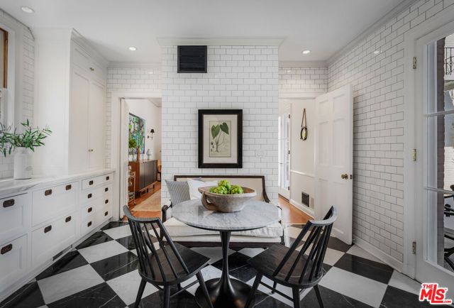 3659 Shannon Road, Los Angeles, CA 90027