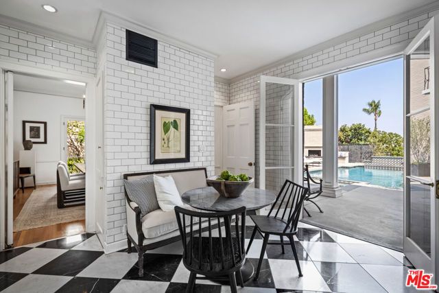 3659 Shannon Road, Los Angeles, CA 90027