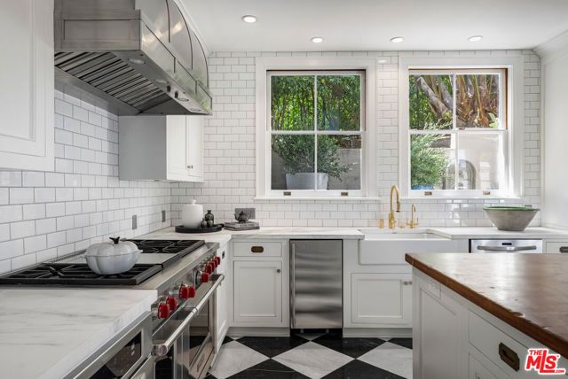 3659 Shannon Road, Los Angeles, CA 90027