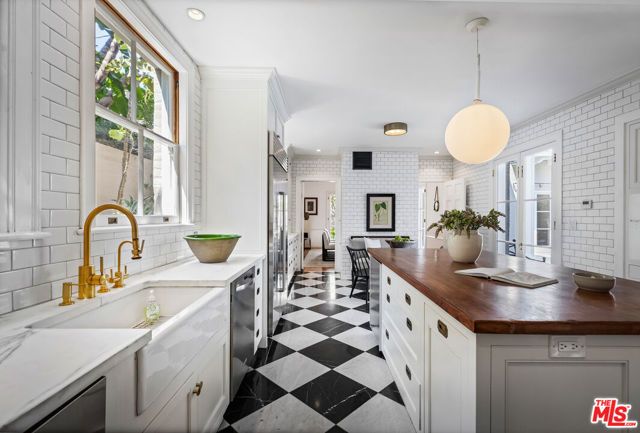 3659 Shannon Road, Los Angeles, CA 90027