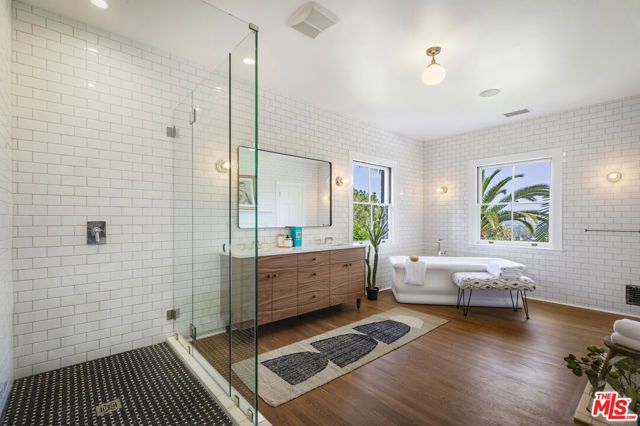 3659 Shannon Road, Los Angeles, CA 90027