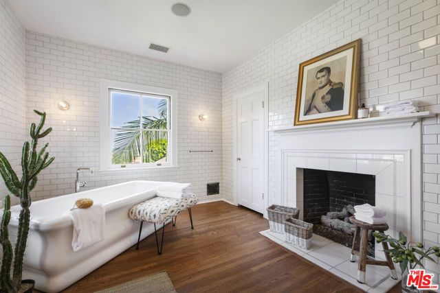 3659 Shannon Road, Los Angeles, CA 90027