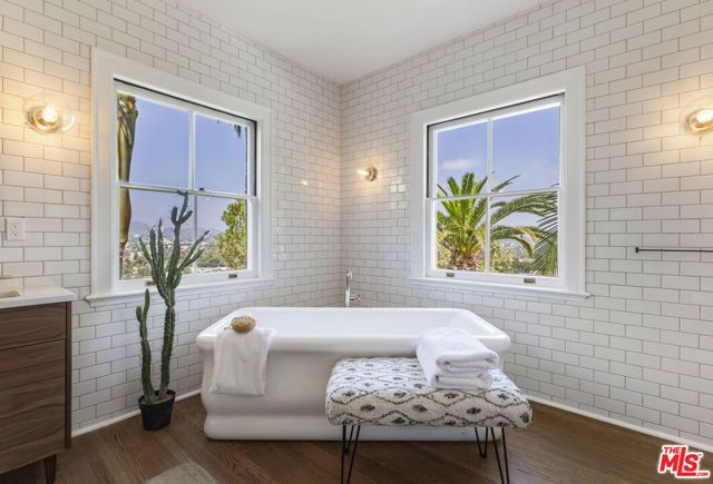 3659 Shannon Road, Los Angeles, CA 90027