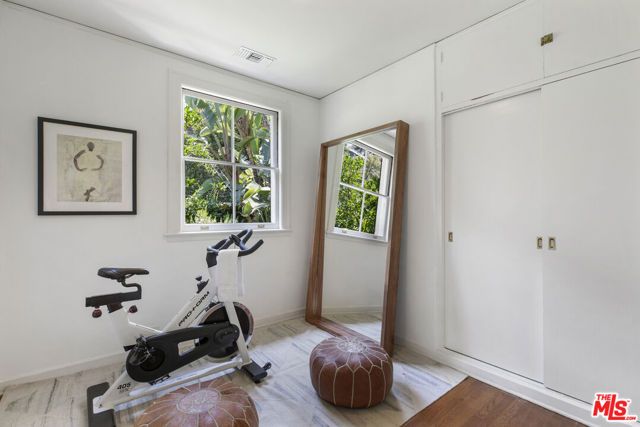 3659 Shannon Road, Los Angeles, CA 90027