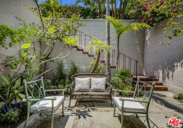 3659 Shannon Road, Los Angeles, CA 90027