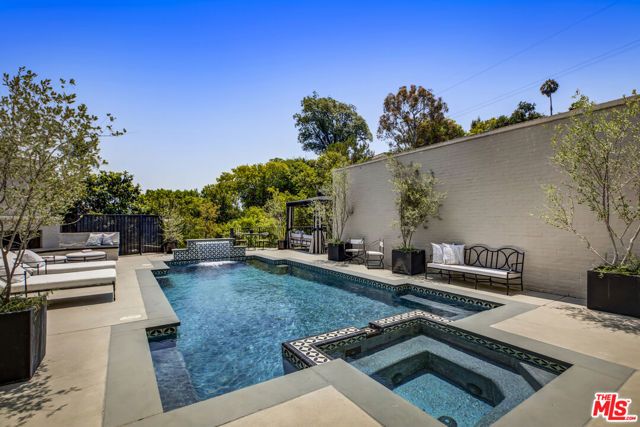 3659 Shannon Road, Los Angeles, CA 90027