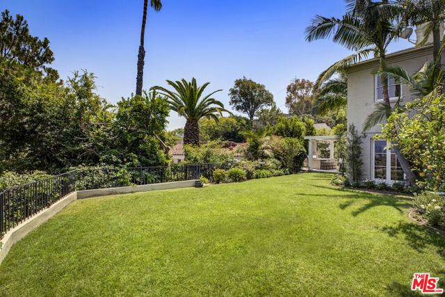 3659 Shannon Road, Los Angeles, CA 90027