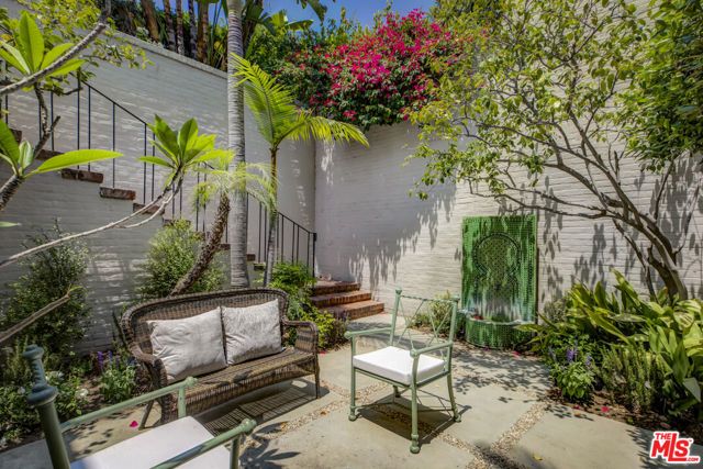 3659 Shannon Road, Los Angeles, CA 90027