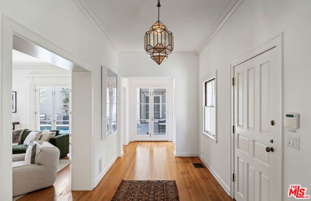 3659 Shannon Road, Los Angeles, CA 90027