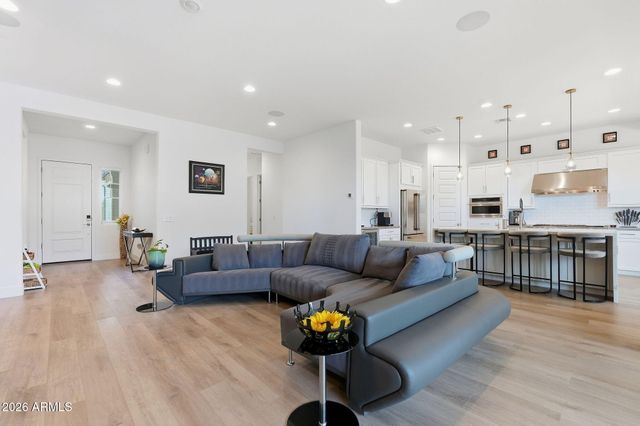 161 E ELMWOOD Place, Chandler, AZ 85249