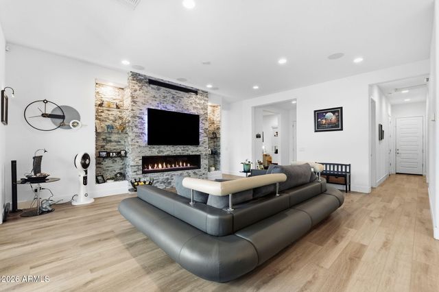 161 E ELMWOOD Place, Chandler, AZ 85249