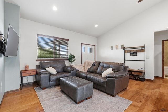 10075 LARAMIE LN, Summerset, SD 57718