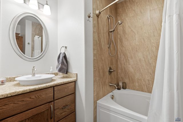10075 LARAMIE LN, Summerset, SD 57718
