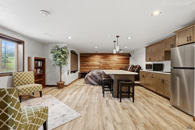 10075 LARAMIE LN, Summerset, SD 57718
