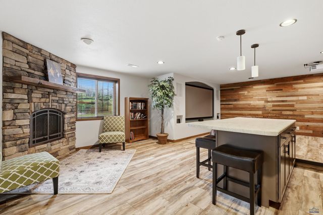 10075 LARAMIE LN, Summerset, SD 57718