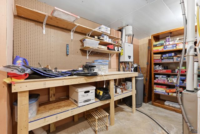 10075 LARAMIE LN, Summerset, SD 57718