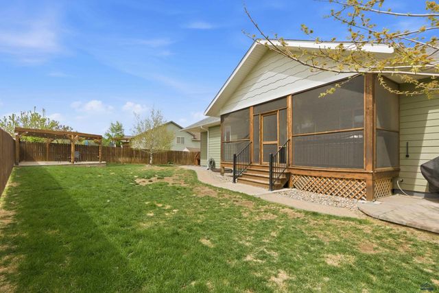 10075 LARAMIE LN, Summerset, SD 57718