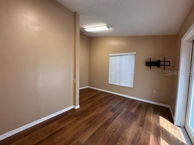 542 E CAROLINE STREET, Tavares, FL 32778
