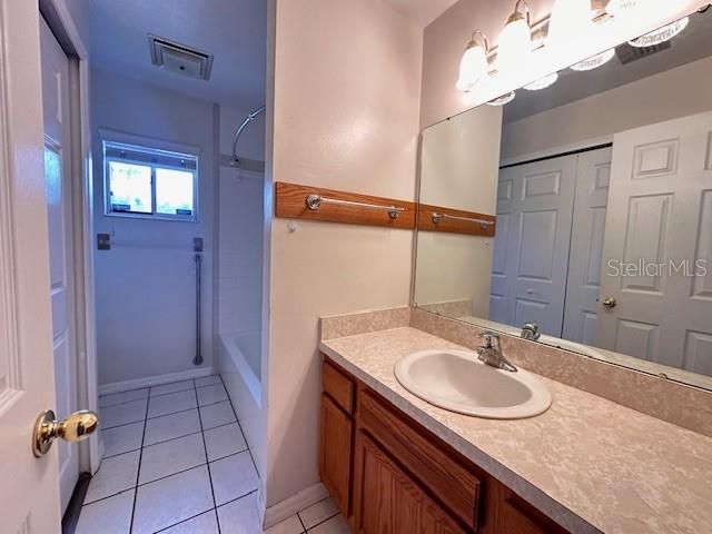 542 E CAROLINE STREET, Tavares, FL 32778