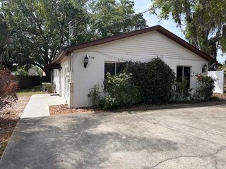 542 E CAROLINE STREET, Tavares, FL 32778