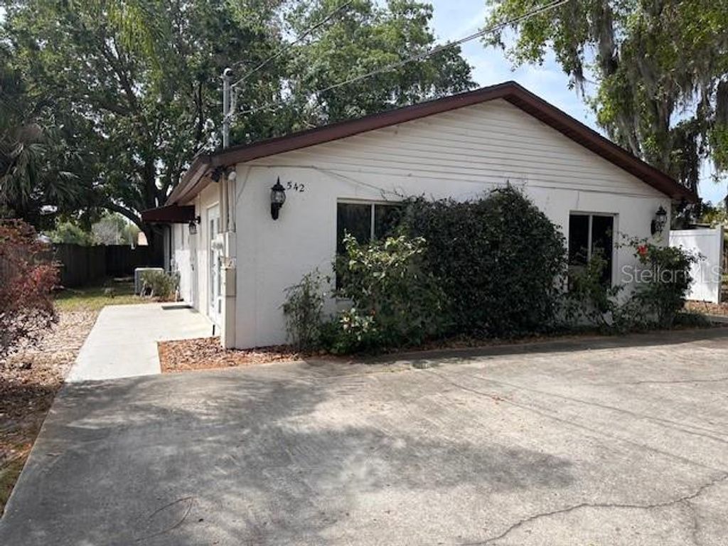 542 E CAROLINE STREET, Tavares, FL 32778