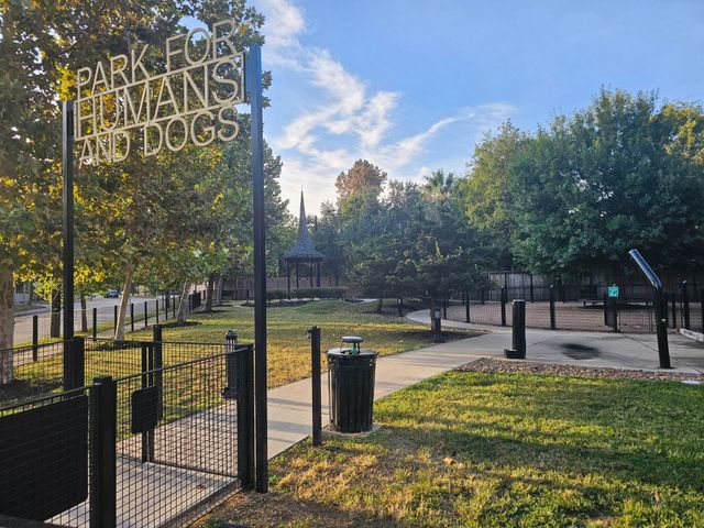 720 Sabine Street, Houston, TX 77007